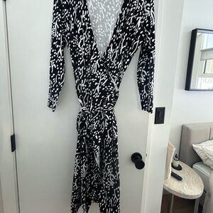 Diane Von Furstenberg Black and White Long Sleeve Dress